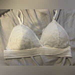 Size small white lace padded bralette clips in the back